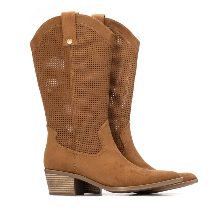 Women's boot from the xti brand, made of soft suede material,