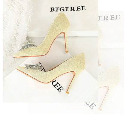 BIGTREE Scarpe Designer Nuove donne Décolleté Strass Farfalla Nodo Punta a punta Flock 10CM Tacchi sottili Scarpe da donna mature super alte