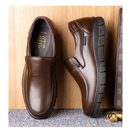 Scarpe estive nuove da uomo in pelle con suola morbida Scarpe basse casual Scarpe da passeggio per esterni Scarpe comode in morbida pelle alla moda Mocassini