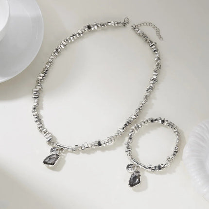 Set di bracciali con collana con pendente in cristallo grigio irregolare semplice barocco Set di gioielli con perline color argento estetico delicato per donna uomo platinumshop