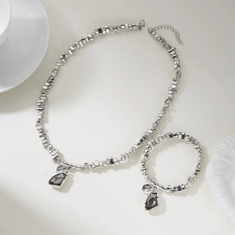 Set di bracciali con collana con pendente in cristallo grigio irregolare semplice barocco Set di gioielli con perline color argento estetico delicato per donna uomo platinumshop