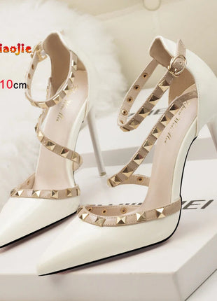 Scarpe tacco alto da donna estive in Europa e America Moda punta a punta bocca superficiale rivetto scava fuori sandali a spillo da discoteca platinumshop