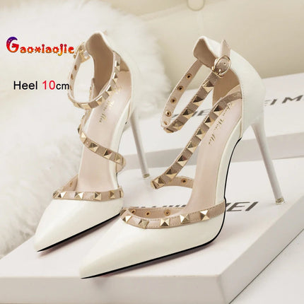 Scarpe tacco alto da donna estive in Europa e America Moda punta a punta bocca superficiale rivetto scava fuori sandali a spillo da discoteca platinumshop