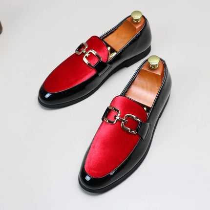 Scarpe in pelle da uomo alla moda Mocassini da sposa per feste Mocassini con bottoni in metallo Uomo Slip-on Comodo da guida Popolare Club Flats