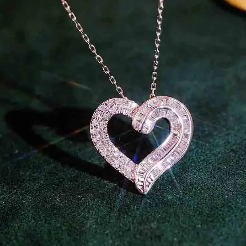 CAOSHI Collana con ciondolo in zirconi cubici a forma di cuore brillante Accessori per il collo dal design unico e squisito per le feste di banchetti da donna