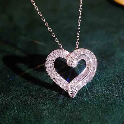 CAOSHI Collana con ciondolo in zirconi cubici a forma di cuore brillante Accessori per il collo dal design unico e squisito per le feste di banchetti da donna