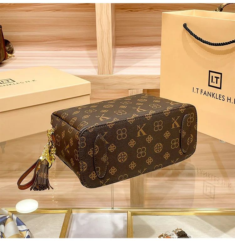 Women's handbag 2025 new autumn and winter designer shoulder crossbody bag, fashionable and high-end pillow bag PlatiNum