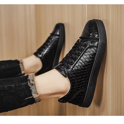 2026 Spring New Shoes for Men Leather Casual Shoes Fashion Pattern Flat Skateboard Shoes Street Cool Lace-up Sneaker