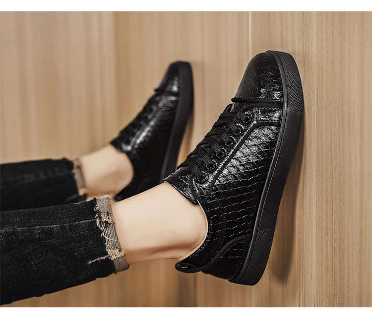 2026 Spring New Shoes for Men Leather Casual Shoes Fashion Pattern Flat Skateboard Shoes Street Cool Lace-up Sneaker
