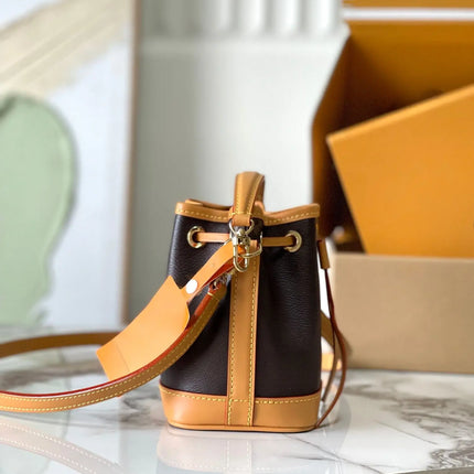 Borsa da giorno universale in ecopelle con cuciture discrete, borsa a mano da donna, borsa a tracolla, accessorio versatile per lo shopping al centro commerciale, passeggiate nel centro città e il tempo libero.