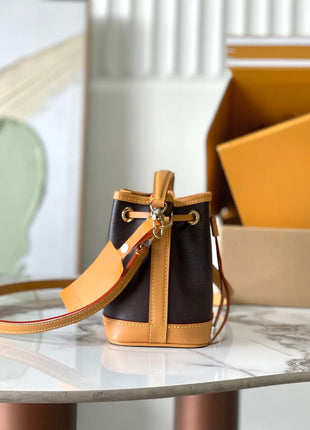 Borsa da giorno universale in ecopelle con cuciture discrete, borsa a mano da donna, borsa a tracolla, accessorio versatile per lo shopping al centro commerciale, passeggiate nel centro città e il tempo libero.