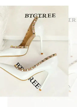 2025 Nuovo Sexy Nero Sottile Tacchi Alti 10.5 Centimetri Scarpe da Donna Testa A Punta Rivetto Pompe da Donna in Pelle Verniciata Stiletto Scarpe da Discoteca platinumshop