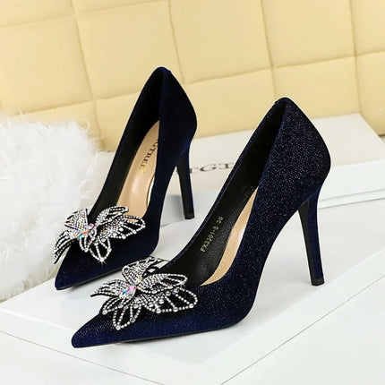 BIGTREE Scarpe Designer Nuove donne Décolleté Strass Farfalla Nodo Punta a punta Flock 10CM Tacchi sottili Scarpe da donna mature super alte