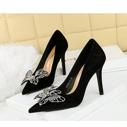 Tacchi sottili in pelle scamosciata stile europeo americano di lusso leggero ed elegante per banchetti Scarpe da donna con grandi fiocchi alla moda con tacchi altissimi