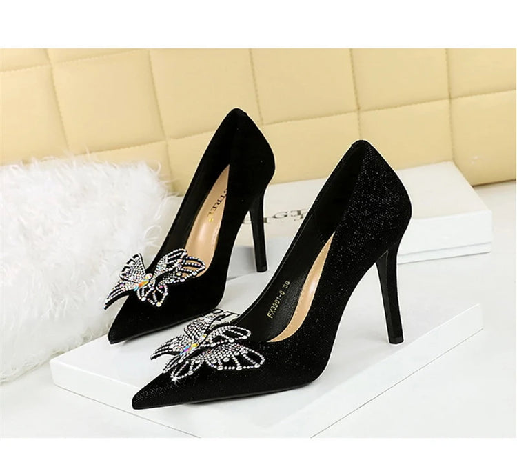 Tacchi sottili in pelle scamosciata stile europeo americano di lusso leggero ed elegante per banchetti Scarpe da donna con grandi fiocchi alla moda con tacchi altissimi