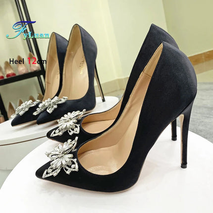Scarpe da donna in raso Primavera Autunno Decorazione farfalla con strass Tacchi alti eleganti 8CM 10CM 12CM Décolleté da banchetto a punta moda