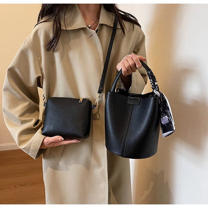 Borse a tracolla e a tracolla a secchiello in PU rosso Nero Senso del lusso Borsa a due usi da donna 2024 Moda versatile in vendita