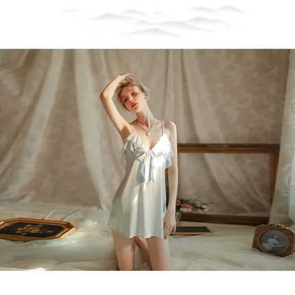 Camisón de satén de nueva moda Camisón sedoso de mujer Vestido de combinación Detalle romántico con volantes Ropa de dormir Lencería con tirantes finos Venta caliente