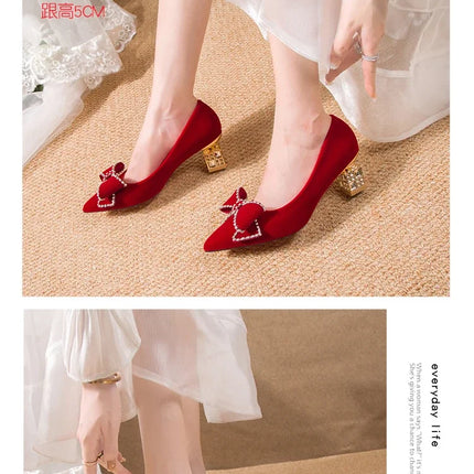 Moda di lusso Rivetto Fibbia Cintura Appartamenti Mocassino slip-on da donna Scarpe a punta Scarpe da balletto Mocassini da donna da ufficio 2025