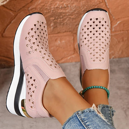 2025 Nuove scarpe da ginnastica con zeppa scavate da donna Plus Size Mocassini con suola spessa in pelle Pu Donna Slip On Scarpe casual traspiranti Donna