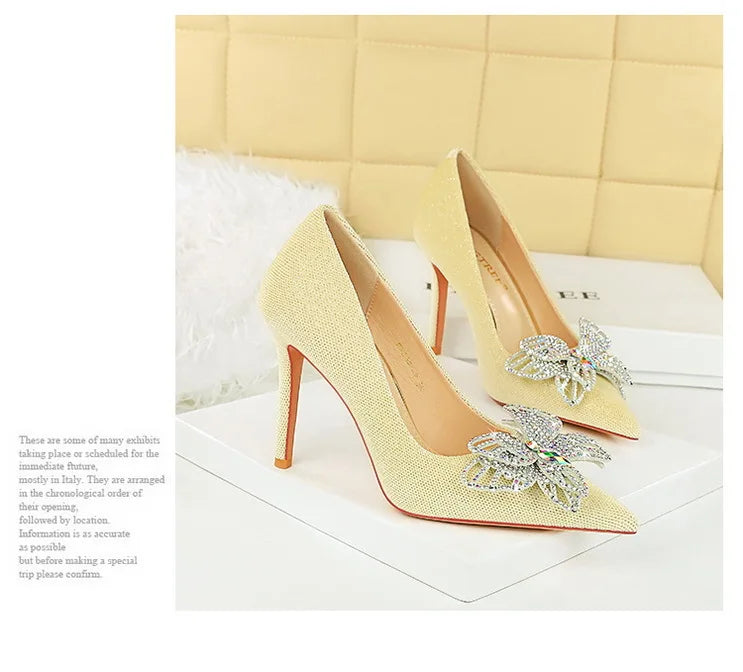 BIGTREE Scarpe Designer Nuove donne Décolleté Strass Farfalla Nodo Punta a punta Flock 10CM Tacchi sottili Scarpe da donna mature super alte