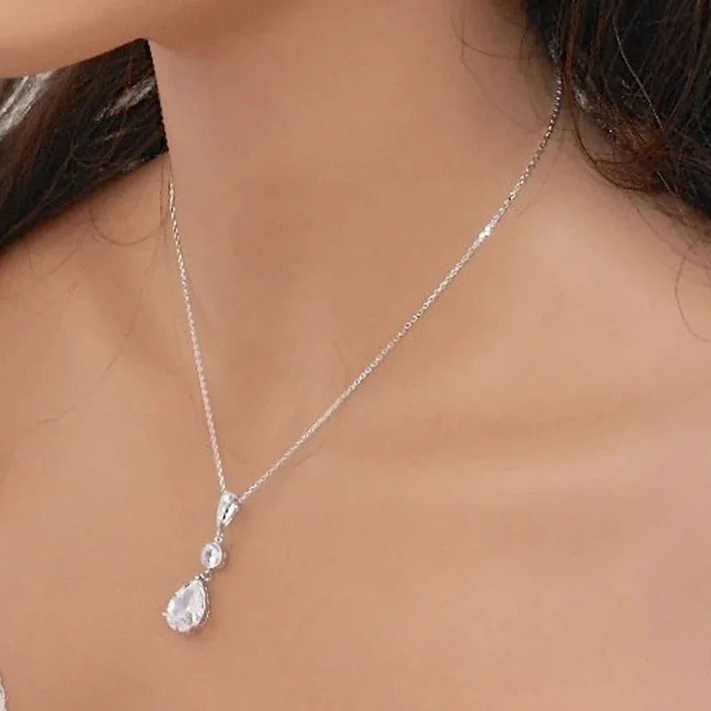 Huitan Watredrop Collana con ciondolo con zirconi cubici per le donne Accessori da sposa romantici Gioielli femminili alla moda di lusso