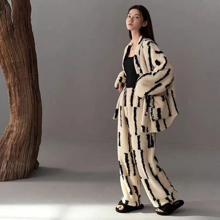AW Coral Velvet Sleepwear Thickened Warm Winter Sweet and Cute Flannel Women's Sleepwear Simple and Loose Can Be Wearing Outside