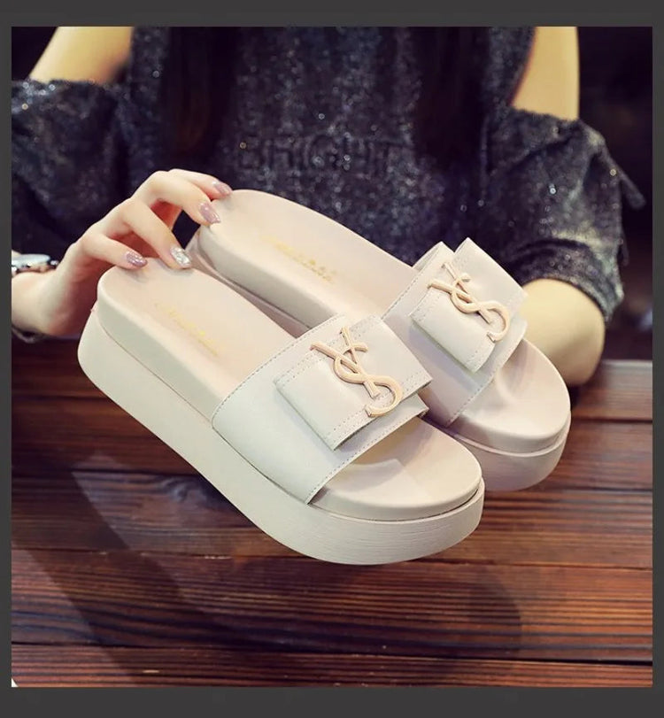 2025 Summer New Women's Fashion Letter Designer Sandals Casual Thick Bottom Round Toe Leather Beach Shoes Женские Сандалии PlatiNum