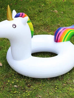 Grandi giocattoli gonfiabili per unicorno Piscina estiva Anello da nuoto Giocattoli gonfiabili per feste in spiaggia ad aria addensata in PVC per bambini Adulti