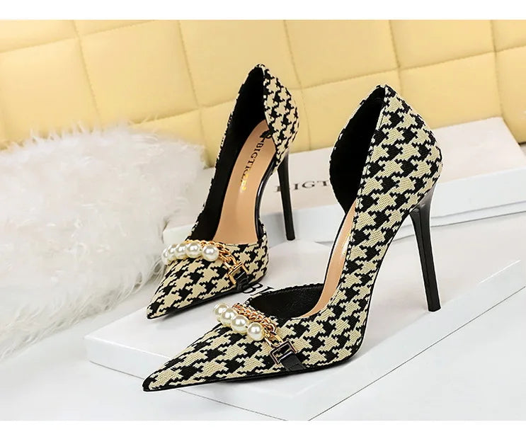 BIGTREE Scarpe 2026 Primavera Donna Pompe Catena di metallo perlato Tacchi alti Grana a quadri Tacchi a spillo Tacchi da donna Scarpe da banchetto di lusso 43 platinumshop