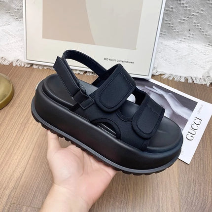 Matsuke Sandales à semelle épaisse pour femmes, style 2026, sandales de plage polyvalentes à semelle souple et velcro, à porter avec une jupe.