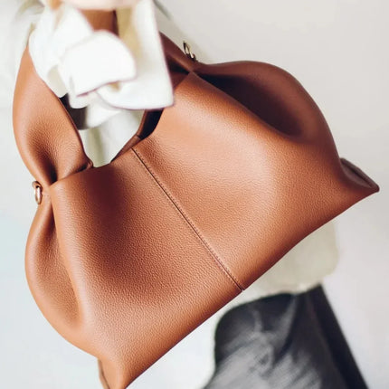 Borsa a Tracolla da Donna di Alta Gamma Autunno/Inverno 2025 – Design con Motivo Lychee e Tracolla a Nuvola