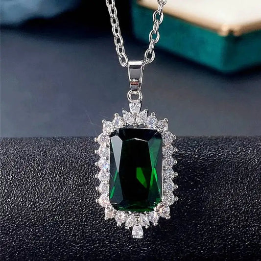 Huitan Collana con ciondolo da donna Fantasia Matrimonio Festa di fidanzamento Accessori eleganti intarsiati Brillante verde CZ Gioielli alla moda di lusso