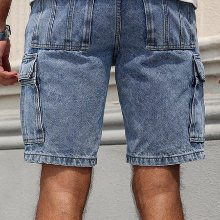 Pantaloncini jeans regolari estivi blu da uomo. Design multitasche. Elegante e casual.