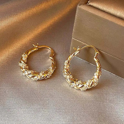 Luxury Shiny Zircon Twisted Hoop Earrings for Women Fashion Gold Color U Shaped Geometric Earrings Ear Accessories Party Jewelry PlatiNum