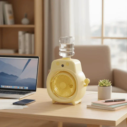 Ventilatore da Tavolo Portatile con Nebulizzatore Fine e Delicato, Ampio Angolo di Copertura, Ventilatore da Scrivania con Nebbia Fredda a 360°, Batteria da 500mAh