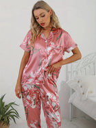Set pigiama in raso con stampa floreale Top con risvolto a maniche corte liscio e confortevole e pantaloni lunghi accoglienti abbigliamento da casa e da notte da donna