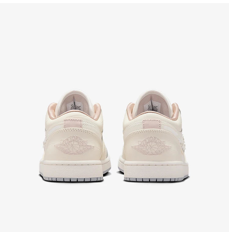 Scarpe sportive durevoli Nike Air Jordan 1 Low originali da donna IH7323-100 platinumshop