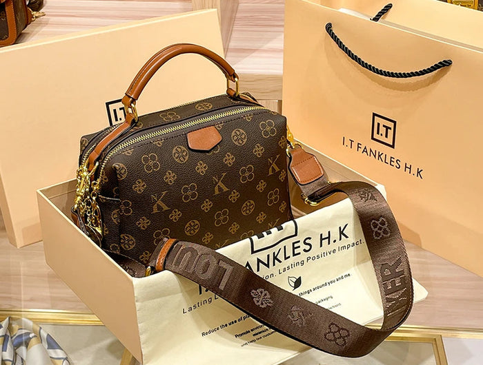 Women's handbag 2025 new autumn and winter designer shoulder crossbody bag, fashionable and high-end pillow bag PlatiNum
