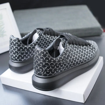 Couple white Shoes men 2024 new men's shoes trendy sports shoes  board shoes letters casual leather shoes white soft-soled shoes