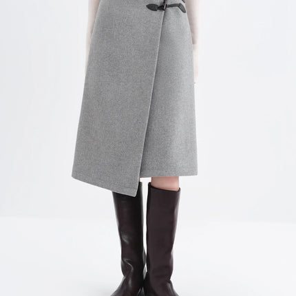 FSLE Vintage College-Inspired Asymmetrical Slit Skirt for Women Winter 2025 New Arrival Versatile Slim-Fit Design Plaid Skirts PlatiNum