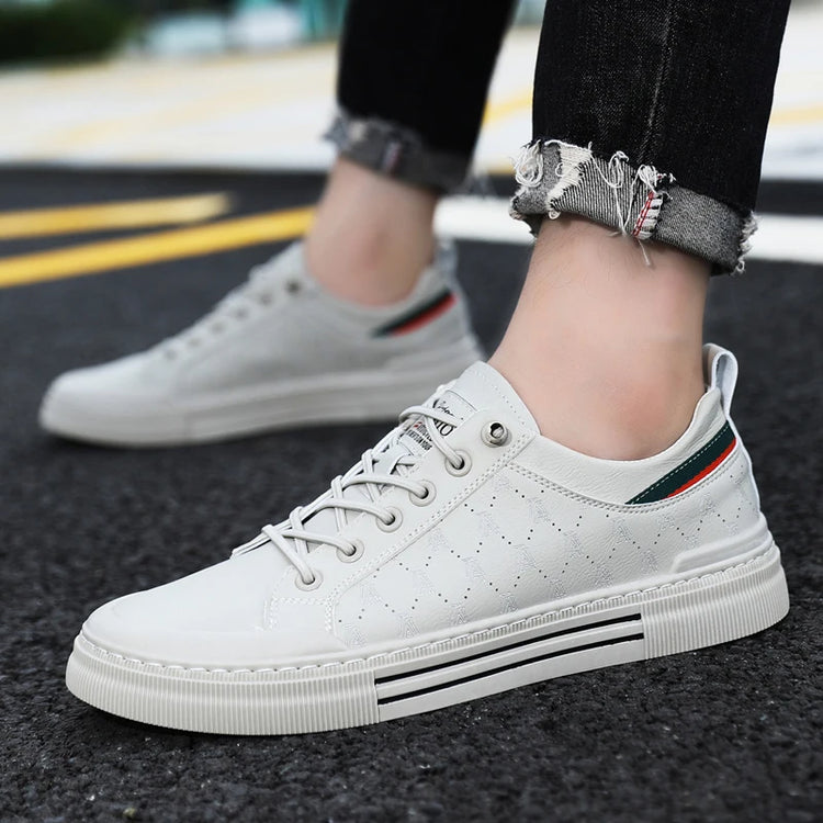 Men's lightweight skate shoes, everyday casual sneakers for men, colors: white and beige, sizes 39 to 46.