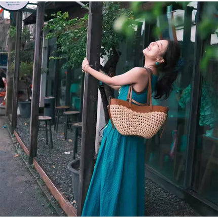 Women's 2-in-1 Woven Straw Bag Underarm Straw Bag with Adjustable Strap Large Capacity Dumpling Shoulder Bag for Summer Beach Bucket Bag