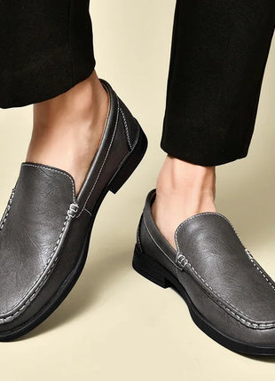 Calzature da uomo in pelle Slip on Office Man Scarpe formali Festa di nozze Scarpe eleganti da uomo Breath Driving Mocassini pigri Mocassini