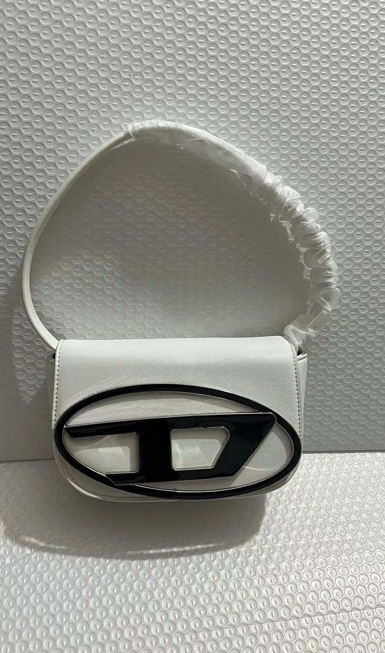 Borsa a Tracolla in Pelle PU Effetto Specchio Argento Lucido con Decorazione Ovale in Rilievo, Tracolla Staccabile, Mini Borsetta Futuristica da Donna