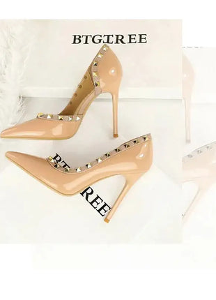 2025 Nuovo Sexy Nero Sottile Tacchi Alti 10.5 Centimetri Scarpe da Donna Testa A Punta Rivetto Pompe da Donna in Pelle Verniciata Stiletto Scarpe da Discoteca platinumshop