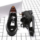Mocassini di marca di lusso italiani Scarpe da uomo Nappa Scarpe firmate da uomo Scarpe in pelle laccata stile britannico Scarpe da sposa con fondo spesso