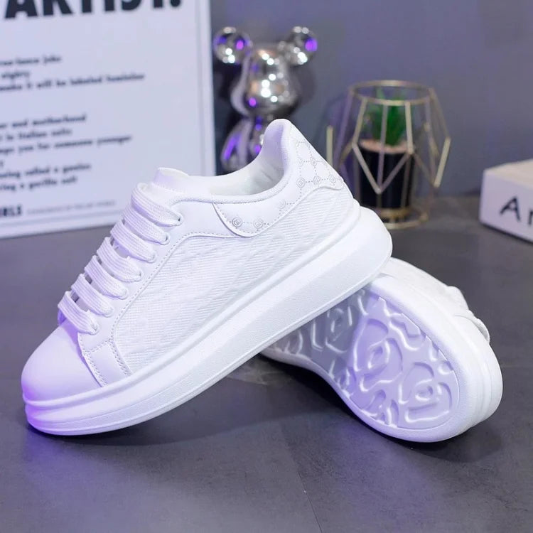 Spring Summer Men's Fashionable Lightweight Sport Shoes Thick Bottom Trendy White Sneakers Breathable Comfortable Running Shoes