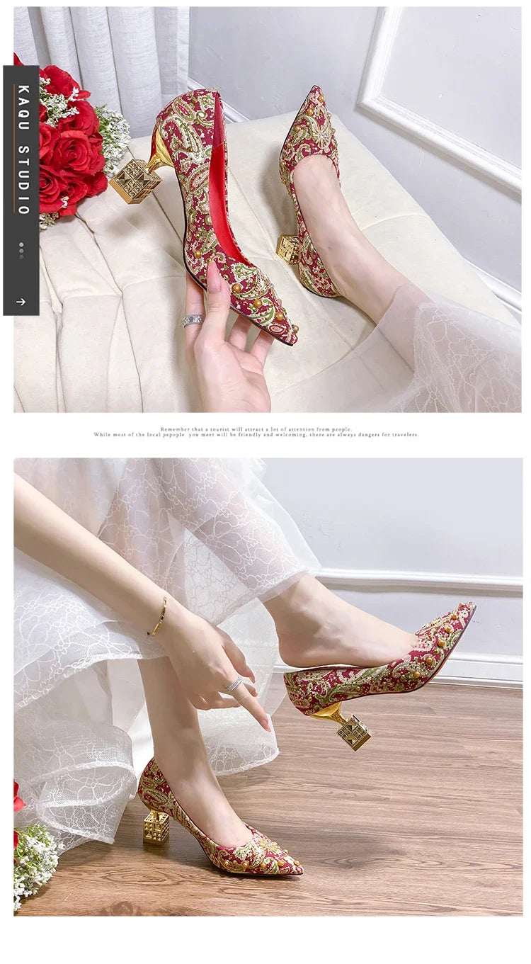 Moda di lusso Rivetto Fibbia Cintura Appartamenti Mocassino slip-on da donna Scarpe a punta Scarpe da balletto Mocassini da donna da ufficio 2025