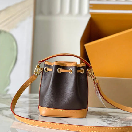 Borsa da giorno universale in ecopelle con cuciture discrete, borsa a mano da donna, borsa a tracolla, accessorio versatile per lo shopping al centro commerciale, passeggiate nel centro città e il tempo libero.
